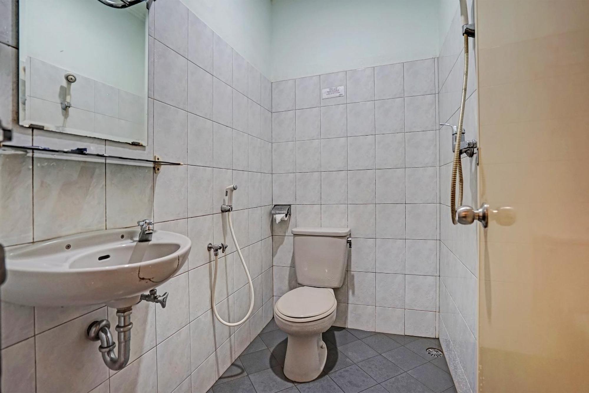 Super Oyo 91805 Hotel Wisma Bari Palembang Dış mekan fotoğraf