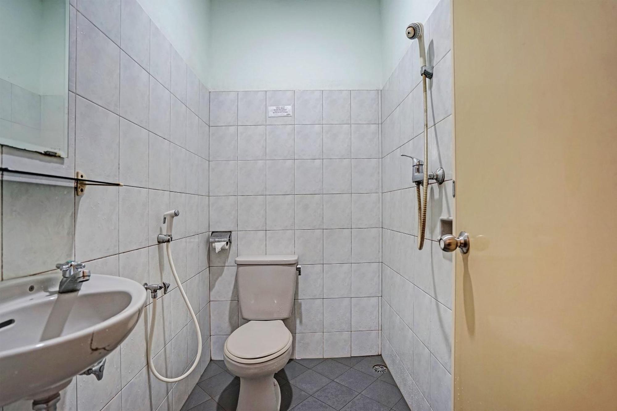 Super Oyo 91805 Hotel Wisma Bari Palembang Dış mekan fotoğraf